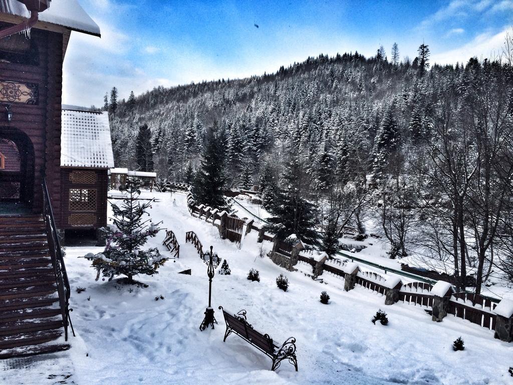 Lisova Kazka Hotel Zhdeniievo Bagian luar foto
